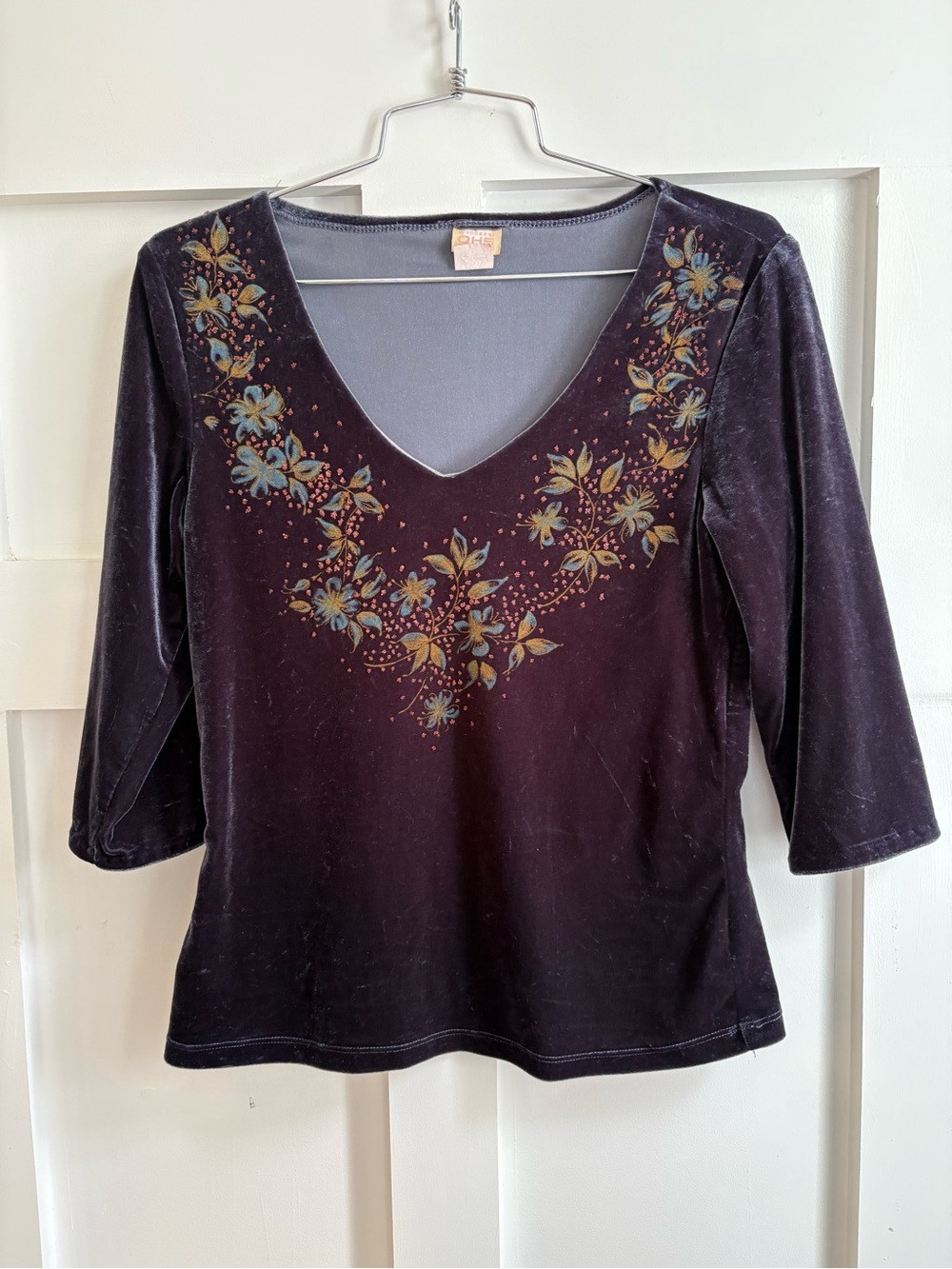 90’s Vintage Women's Floral V-Neck Velvet Top in Deep Plum Large - Picture 6 of 10